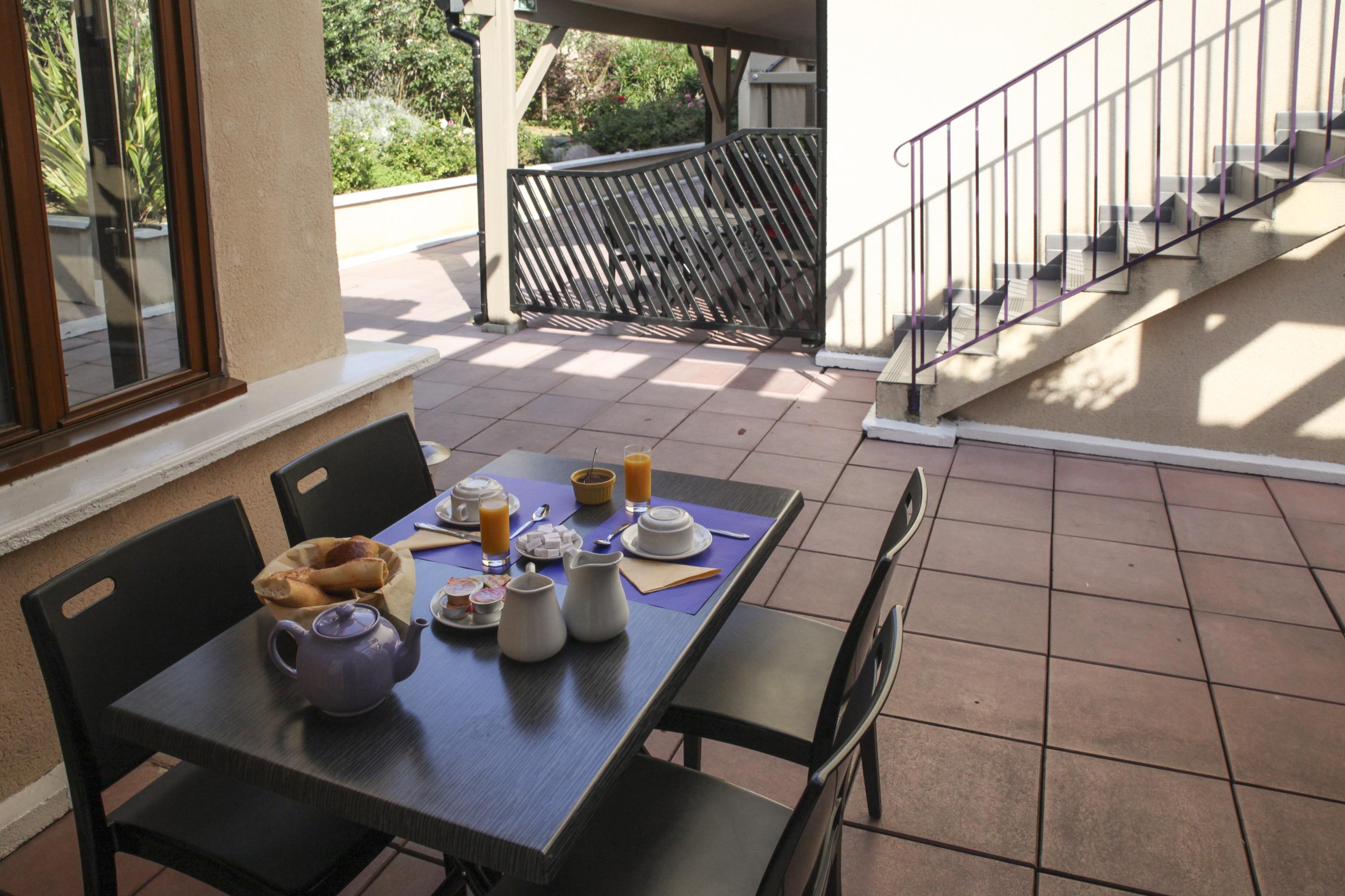 La Ferme Des Barmonts Aparthotel Villejuif Bagian luar foto