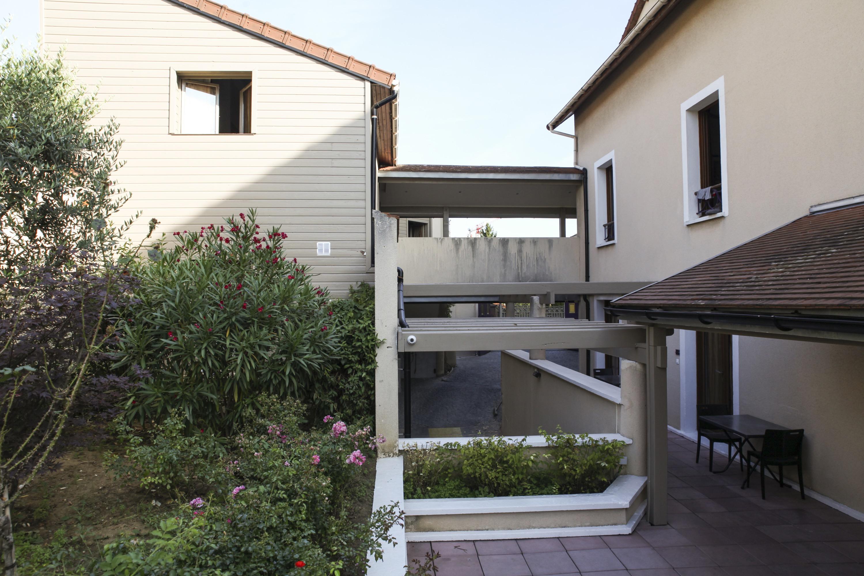 La Ferme Des Barmonts Aparthotel Villejuif Bagian luar foto