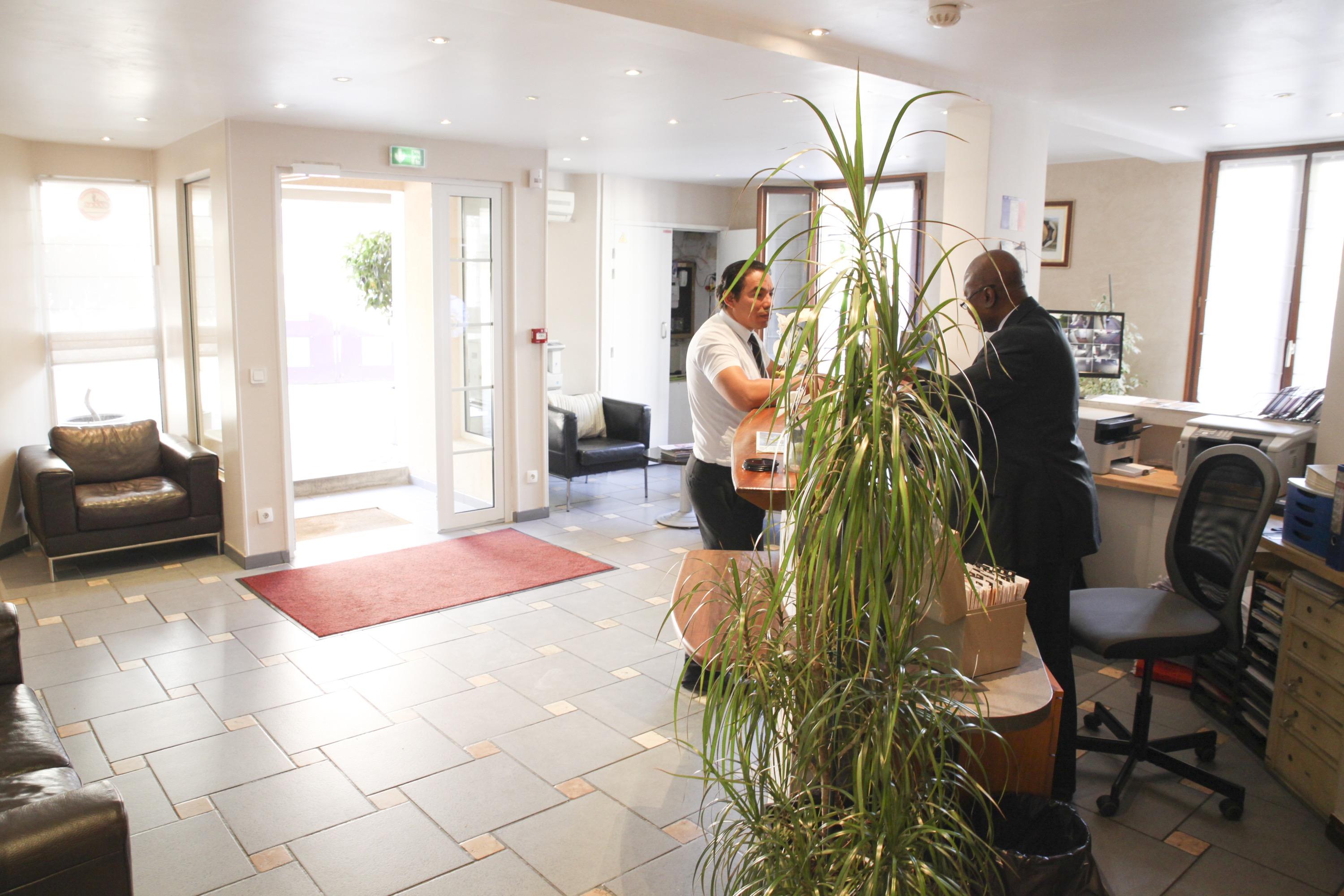 La Ferme Des Barmonts Aparthotel Villejuif Bagian luar foto