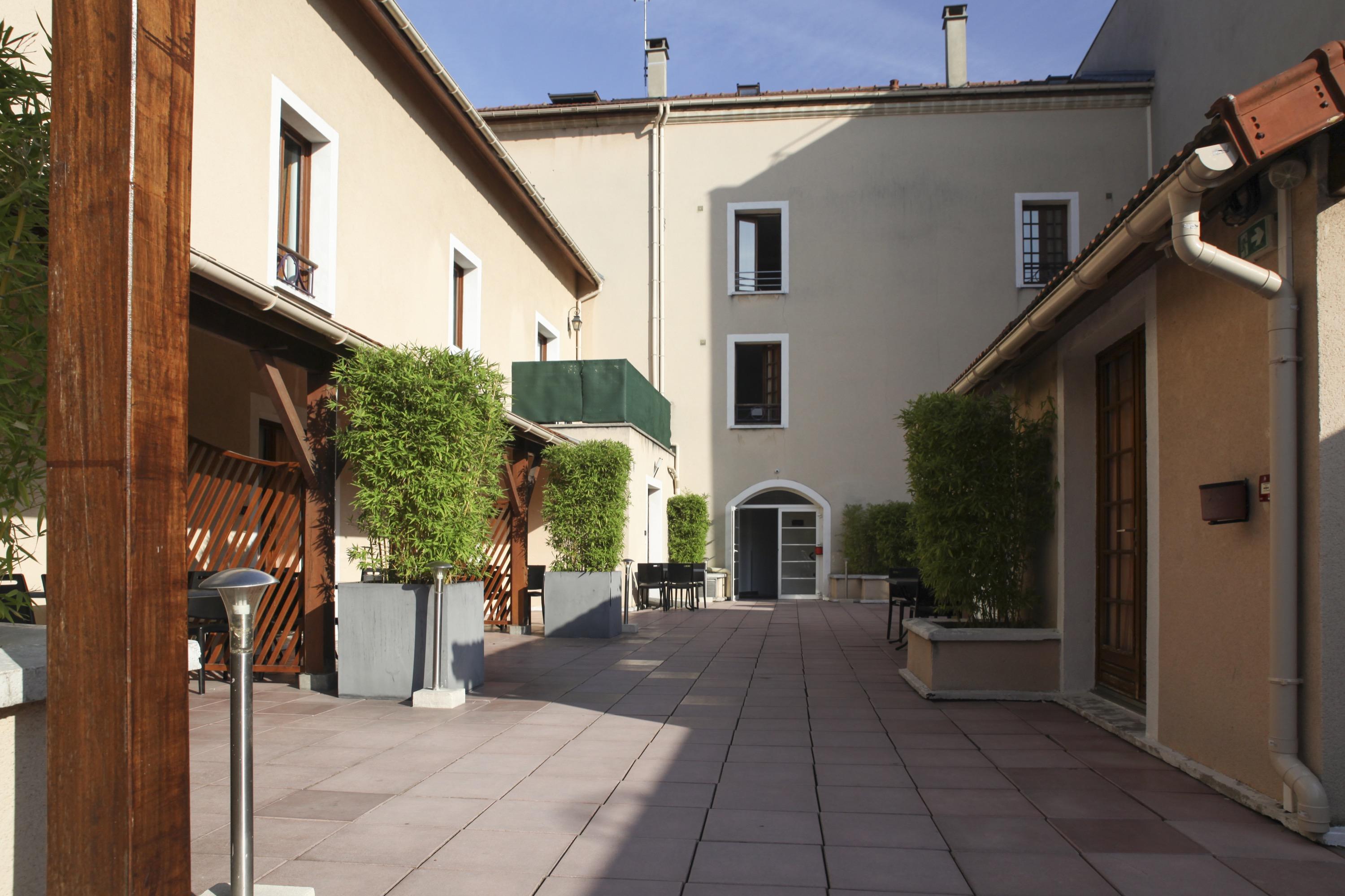 La Ferme Des Barmonts Aparthotel Villejuif Bagian luar foto