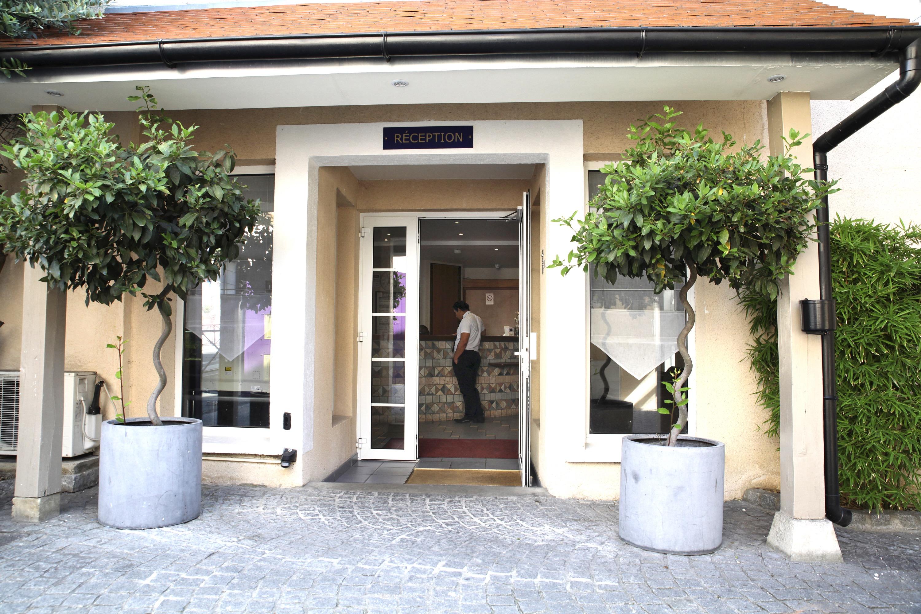 La Ferme Des Barmonts Aparthotel Villejuif Bagian luar foto