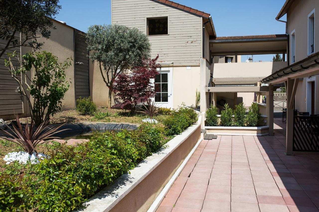 La Ferme Des Barmonts Aparthotel Villejuif Bagian luar foto